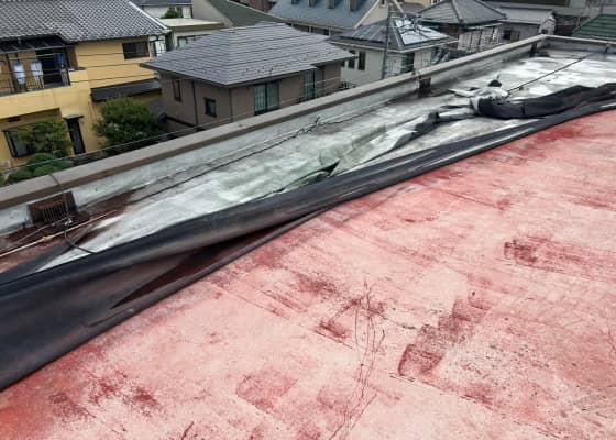 コーナー部分の防水処理、隙間を埋めるために使用されたシーリング材