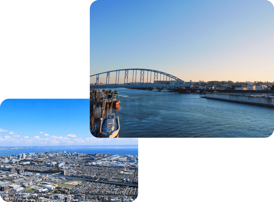 川沿いの町並みと橋、夕方の柔らかな光が川面を照らしている風景